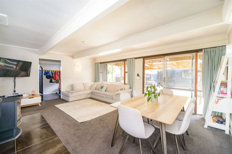 Photo of property in 6 Pukatea Place, Milson, Palmerston North, 4414