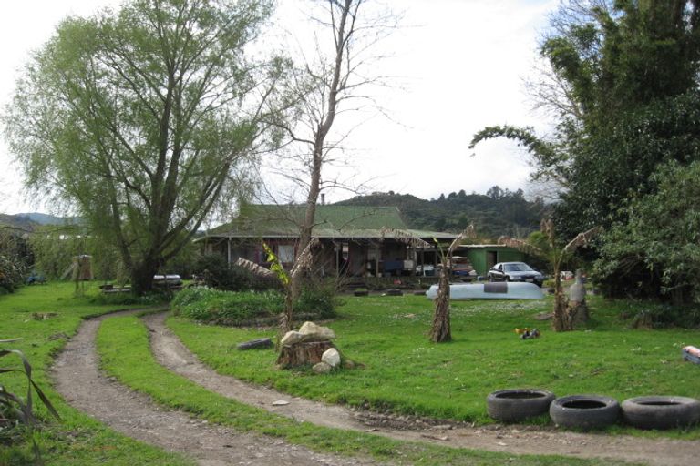 Photo of property in 55 Pottery Lane, Coromandel, 3506
