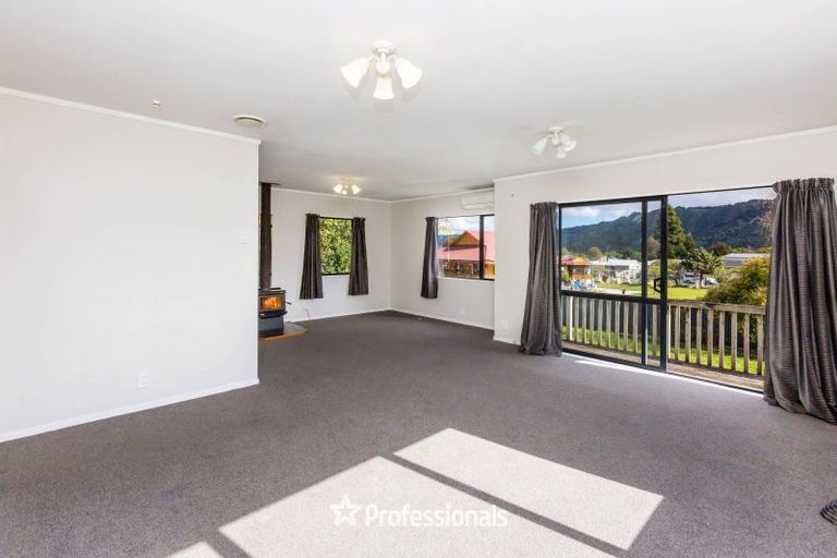 Photo of property in 1 Monarch Grove, Maoribank, Upper Hutt, 5018