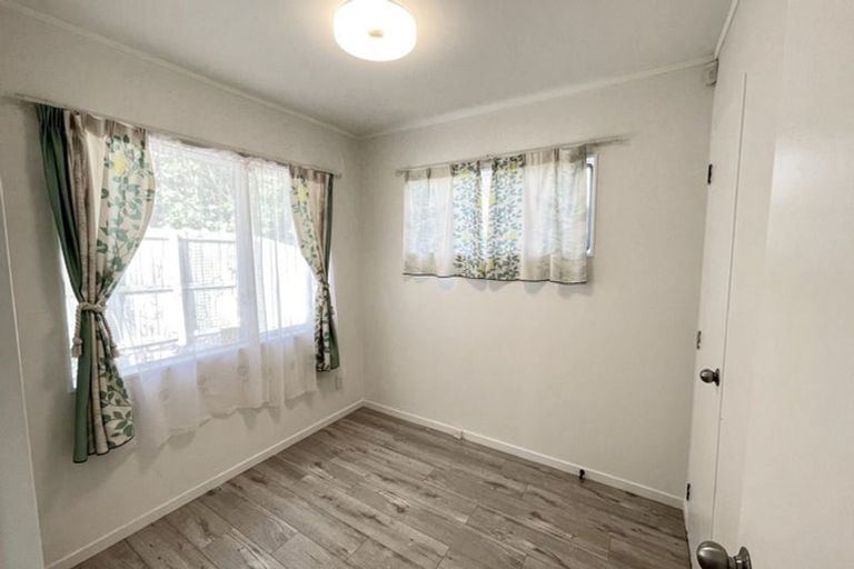 Photo of property in 1/42 Barbados Drive, Unsworth Heights, Auckland, 0632