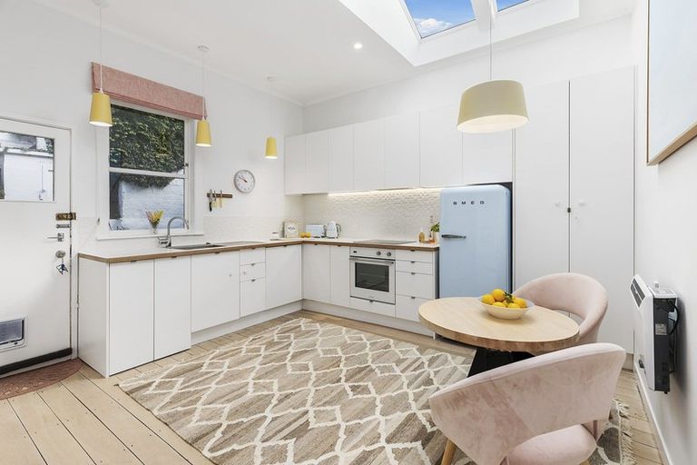 Photo of property in 147 Marine Parade, Seatoun, Wellington, 6022