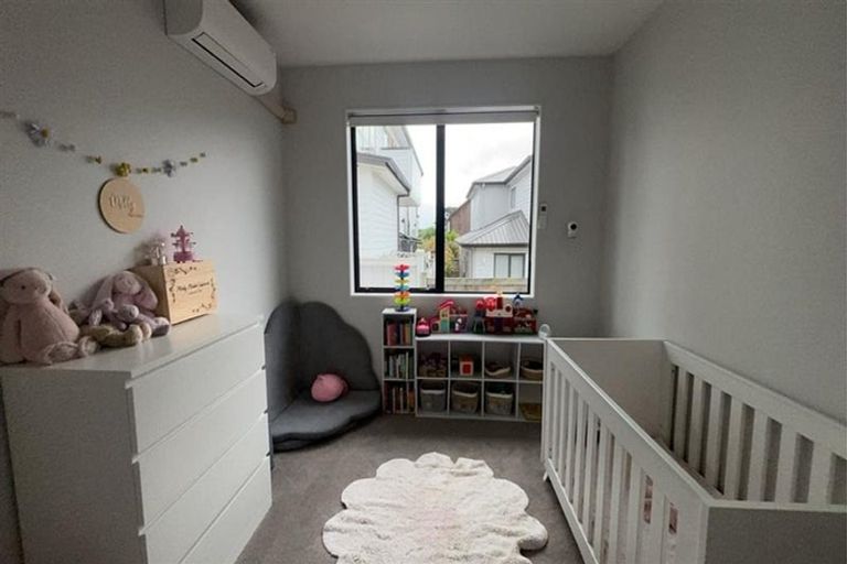 Photo of property in 27 Craigs Way, Hobsonville, Auckland, 0616