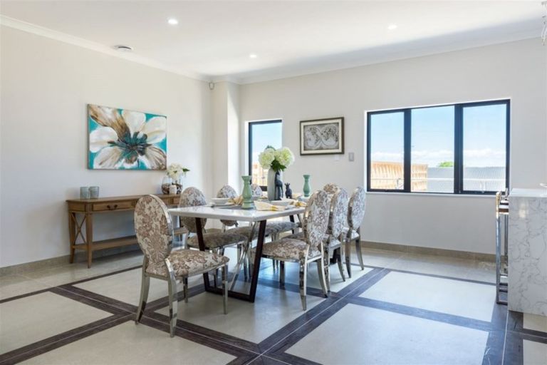 Photo of property in 4225b Great North Road, Glendene, Auckland, 0602