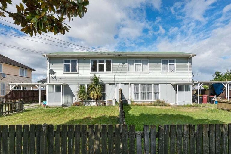 Photo of property in 50-52 Cameron Crescent, Masterton, 5810