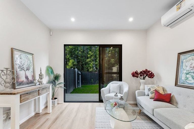 Photo of property in 15 Don Oliver Lane, Glen Eden, 0602