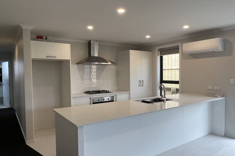 Photo of property in 38 Waruhia Crescent, Rototuna North, 3281