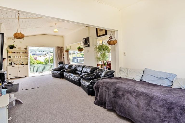 Photo of property in 3 Morton Street, Tuatapere, 9620