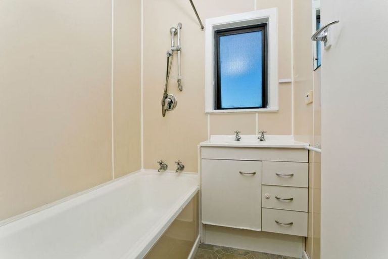 Photo of property in 7 Camelot Place, Glenfield, Auckland, 0629