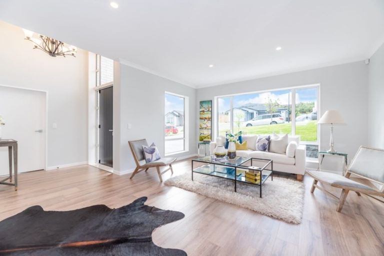 Photo of property in 17 Boocock Crescent, Orewa, 0931