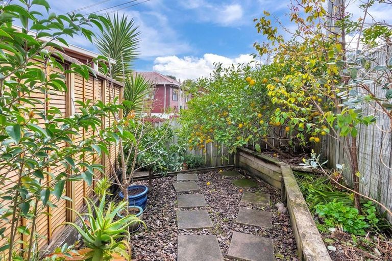 Photo of property in 76a View Road, Henderson, Auckland, 0612