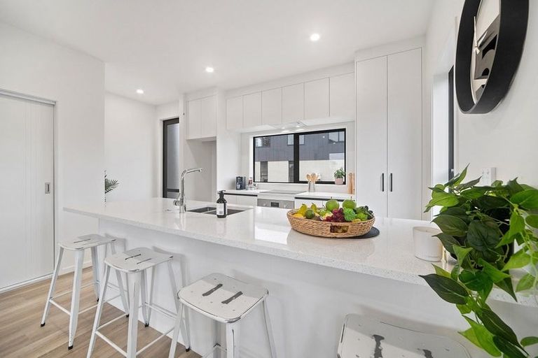 Photo of property in 94e Swanson Road, Henderson, Auckland, 0610