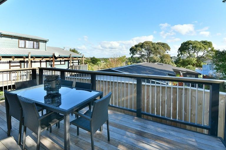 Photo of property in 17 Shakespear Road, Army Bay, Whangaparaoa, 0930