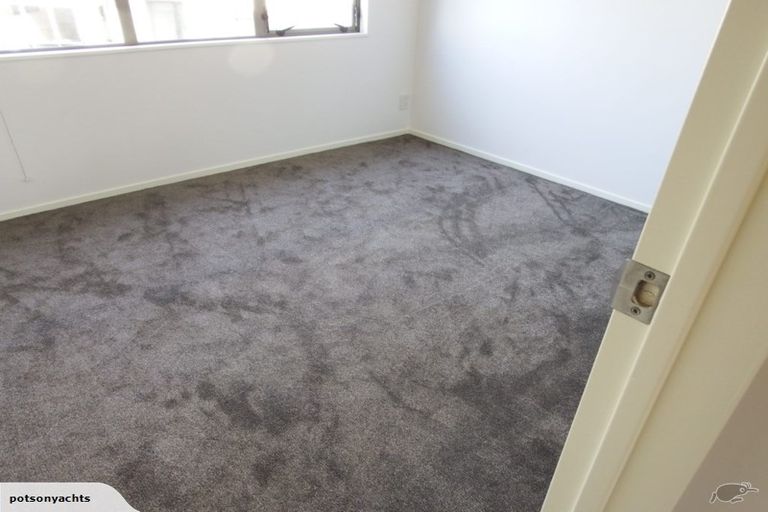 Photo of property in The Haven, 15/120 Beach Haven Road, Beach Haven, Auckland, 0626