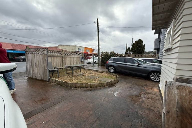 Photo of property in 1/296 Waiwhetu Road, Fairfield, Lower Hutt, 5011