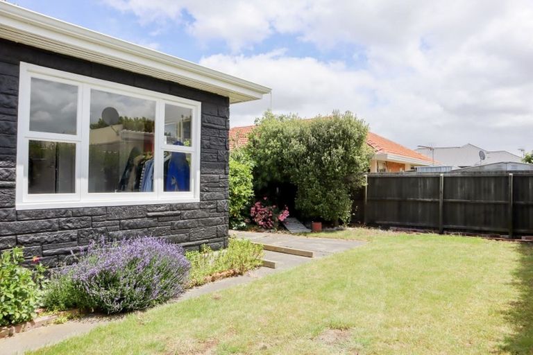 Photo of property in 6 Wittys Road, Avonhead, Christchurch, 8042