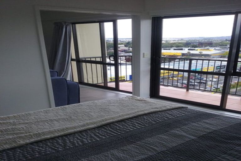 Photo of property in The Rennaissance, 13h/18 Ronwood Avenue, Manukau, Auckland, 2104