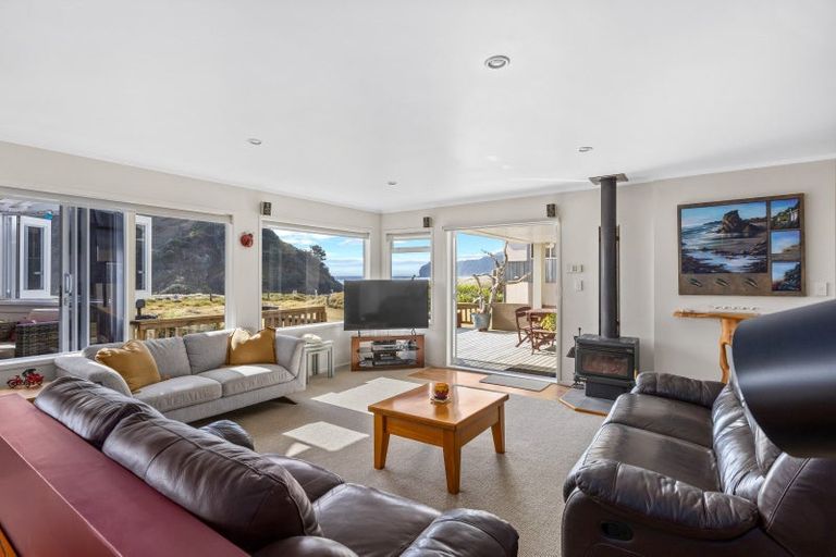 Photo of property in 47 Marine Parade South, Piha, 0772