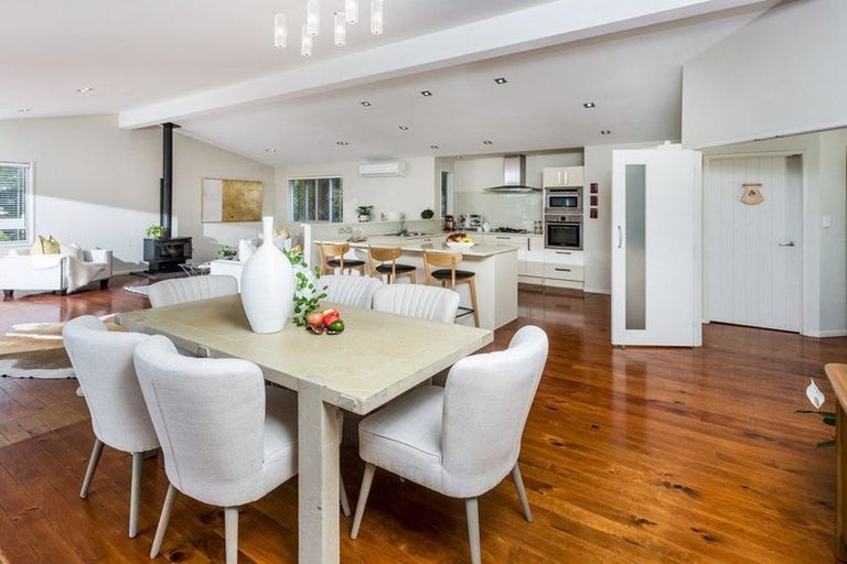 Photo of property in 19 Valerie Crescent, Okura, Albany, 0792