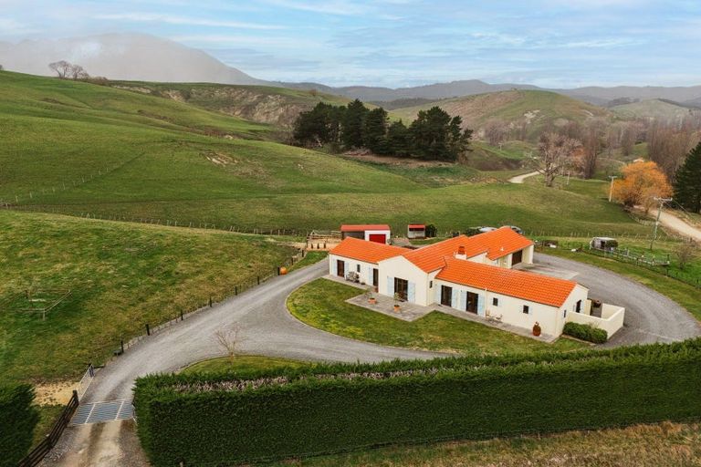 Photo of property in 140 Mackenzie Road, Kahuranaki, Havelock North, 4295