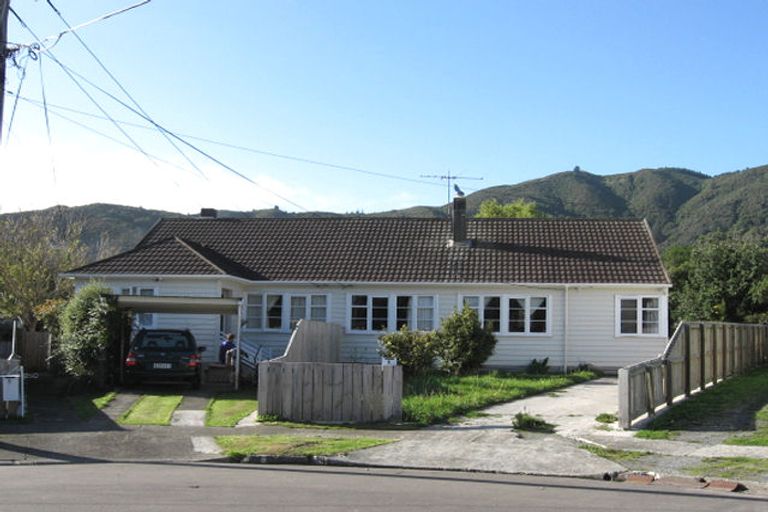 Photo of property in 5 Sinclair Grove, Naenae, Lower Hutt, 5011