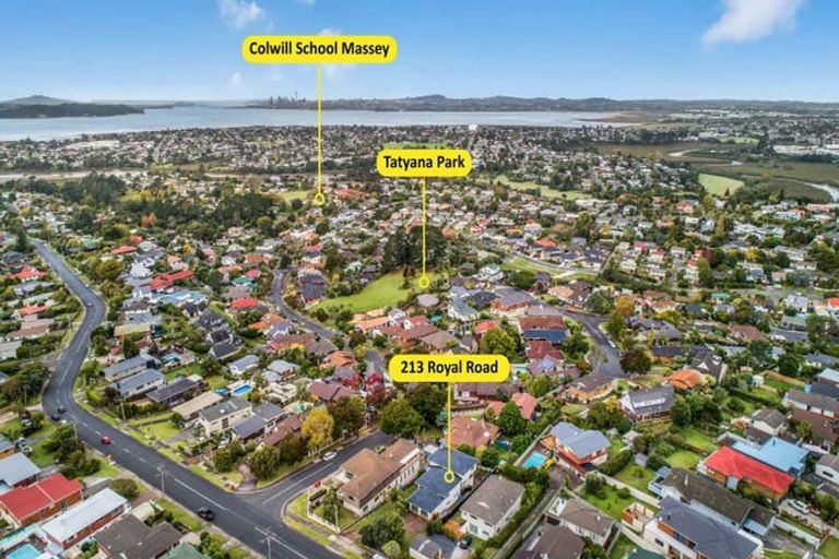 Photo of property in 213 Royal Road, Massey, Auckland, 0614