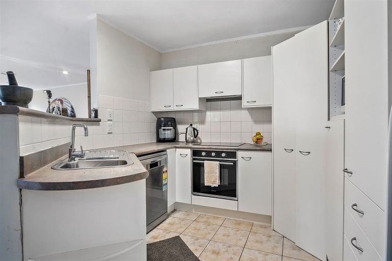 Photo of property in 8 Saint Leger Crescent, Huntington Park, Auckland, 2013