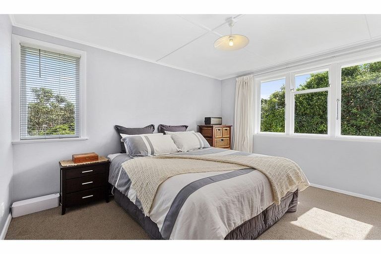 Photo of property in 69 Salford Street, Newlands, Wellington, 6037