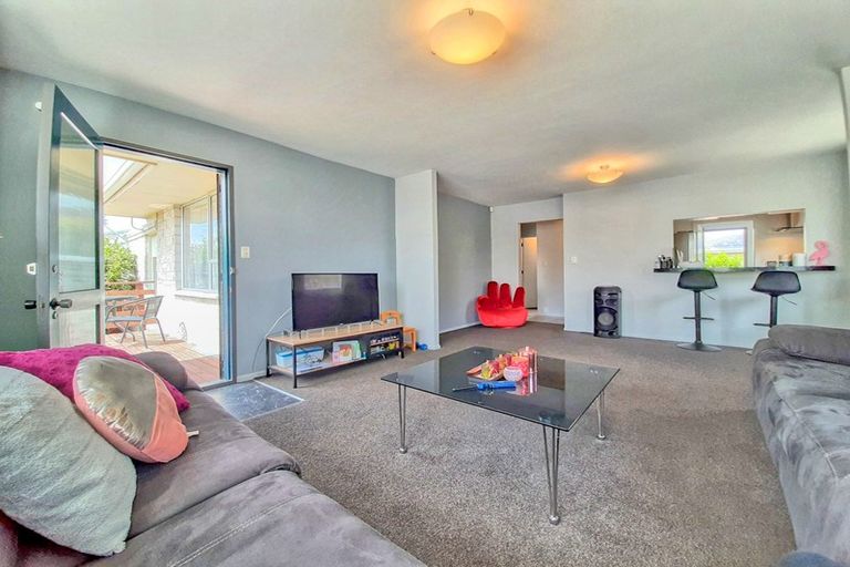 Photo of property in 2/17b Prestons Road, Redwood, Christchurch, 8051