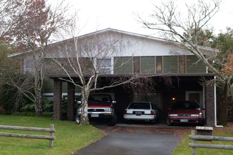 Photo of property in 38 Trelawn Place, Cockle Bay, Auckland, 2014