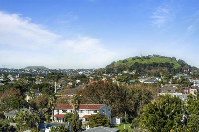 Photo of property in 2/14 Williamson Avenue, Belmont, Auckland, 0622