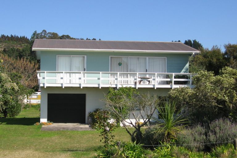 Photo of property in 38 Marine Parade, Cooks Beach, Whitianga, 3591