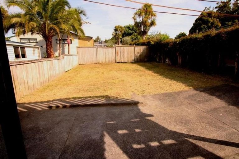 Photo of property in 42 Roberts Road, Te Atatu South, Auckland, 0610