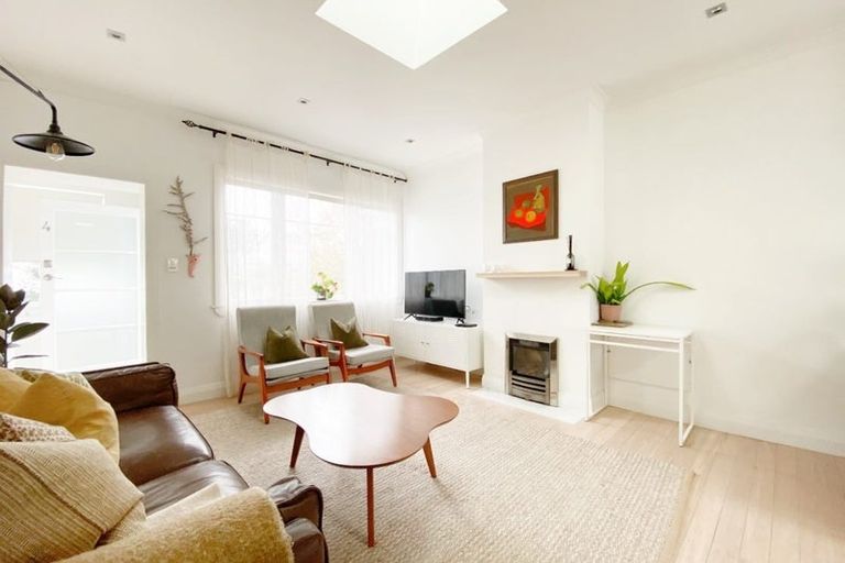 Photo of property in 4/64 Victoria Road, Devonport, Auckland, 0624