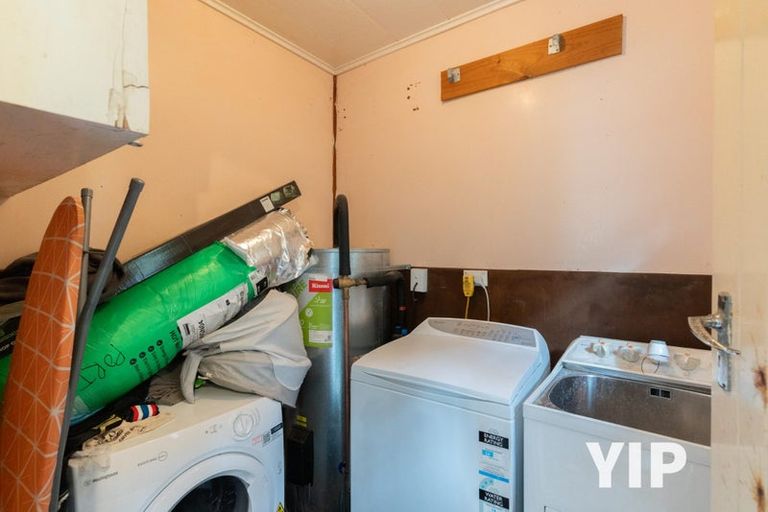 Photo of property in 106 Ruskin Road, Newlands, Wellington, 6037