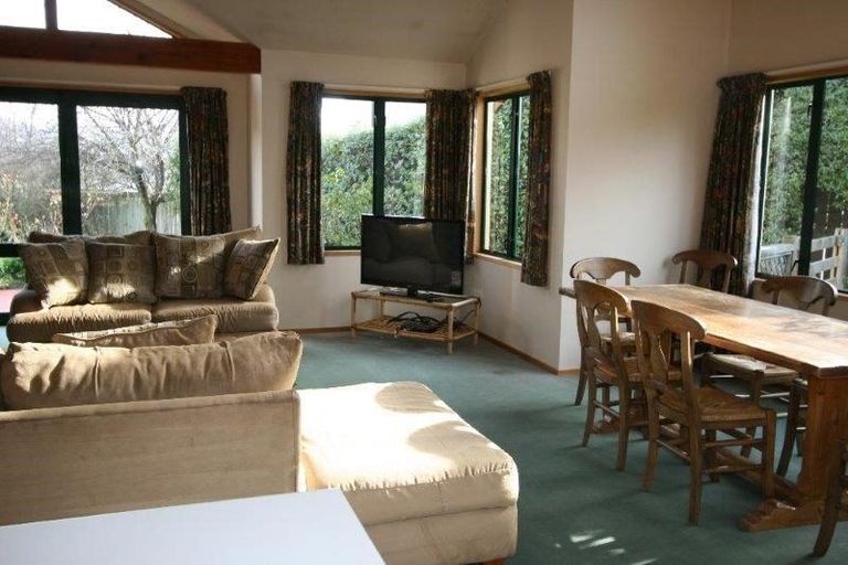 Photo of property in 4a Roto Place, Wanaka, 9305