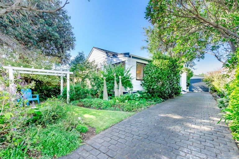Photo of property in 34 Olive Terrace, Paraparaumu Beach, Paraparaumu, 5032