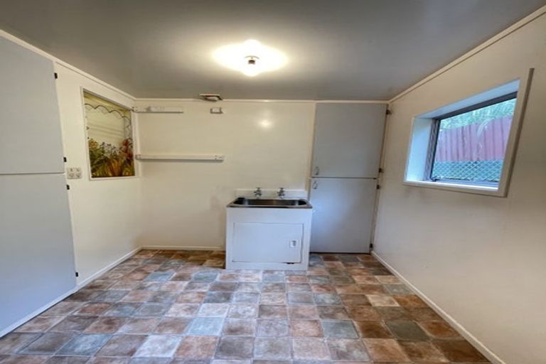 Photo of property in 16 Cypress Place, Sunnynook, Auckland, 0620