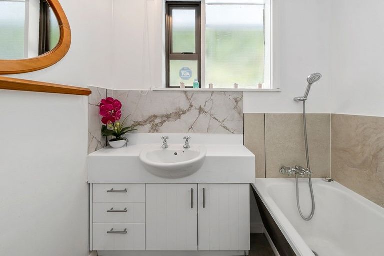 Photo of property in 76 Devon Street, Picton, 7220