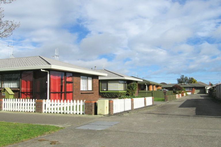 Photo of property in 8 Edgecombe Court, Roslyn, Palmerston North, 4414