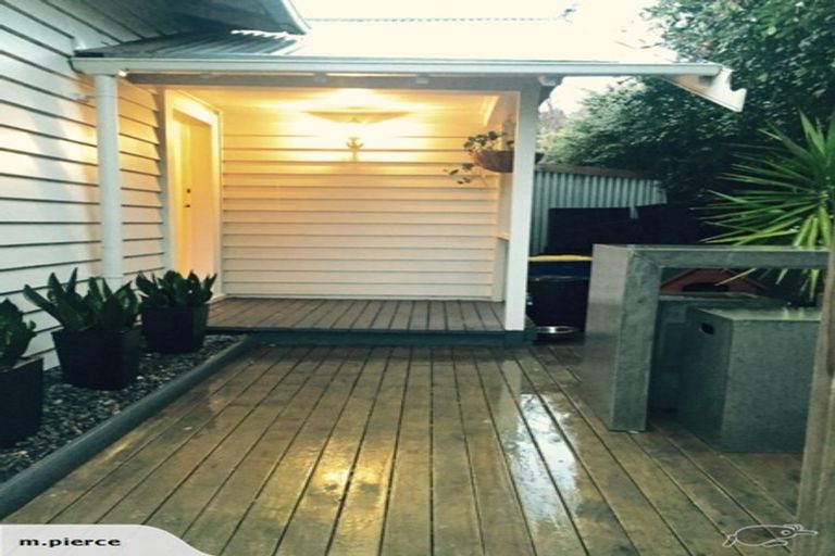 Photo of property in 1/194 Waimumu Road, Massey, Auckland, 0614