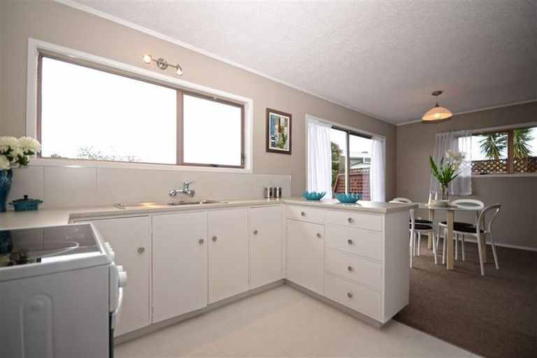 Photo of property in 3/1a Amberley Avenue, Te Atatu South, Auckland, 0610