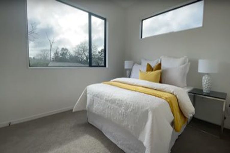 Photo of property in 2/34 Edmonton Road, Henderson, Auckland, 0612