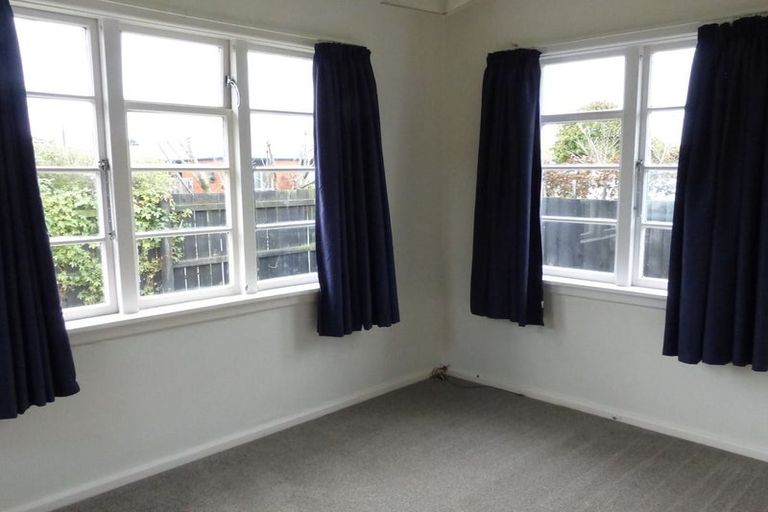 Photo of property in 8 Sawyers Arms Road, Northcote, Christchurch, 8052