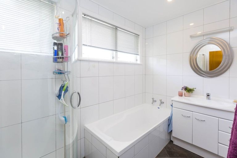 Photo of property in 27 Sunnyview Drive, Brown Owl, Upper Hutt, 5018