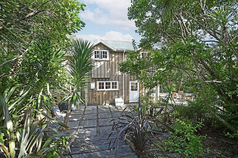 Photo of property in 92 Frost Road, Leigh, Warkworth, 0985