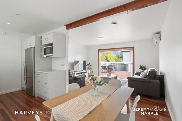 Photo of property in 3 Lex Avenue, Green Bay, Auckland, 0604