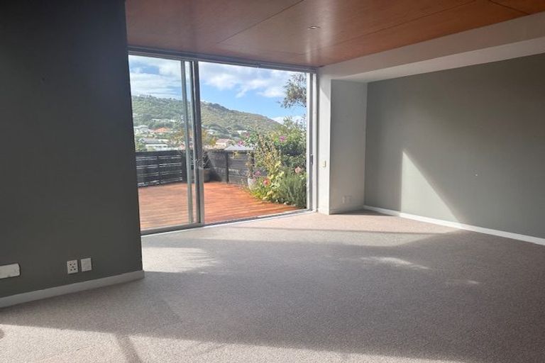 Photo of property in 10/3 Severn Street, Island Bay, Wellington, 6023