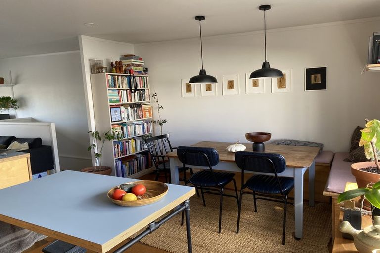 Photo of property in 3 Kelvin Grove, Te Aro, Wellington, 6011