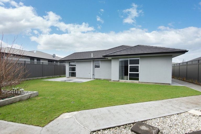 Photo of property in 15 Caledonia Drive, Mosgiel, 9024