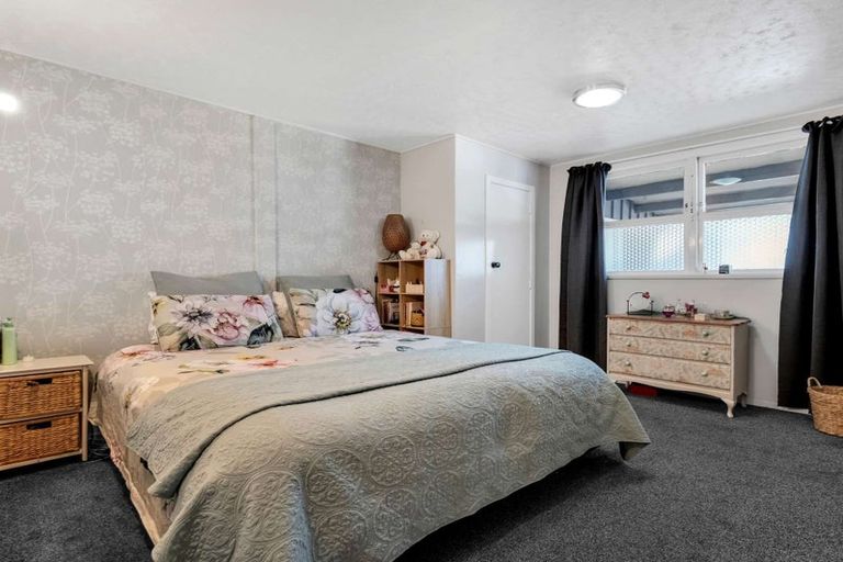 Photo of property in 37 Kawaha Point Road, Fairy Springs, Rotorua, 3015